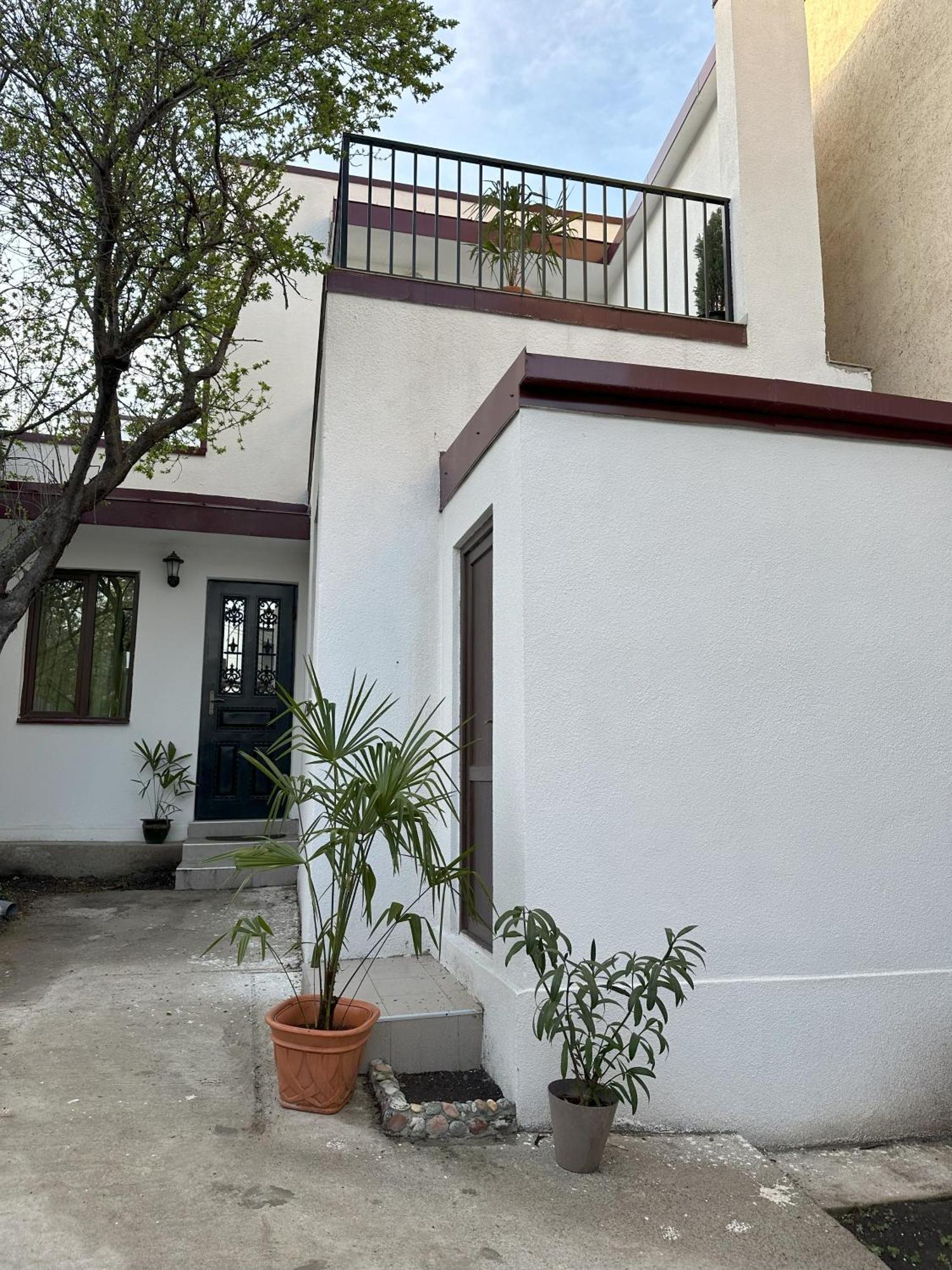 Three Palms Guest House Tiflis Exterior foto