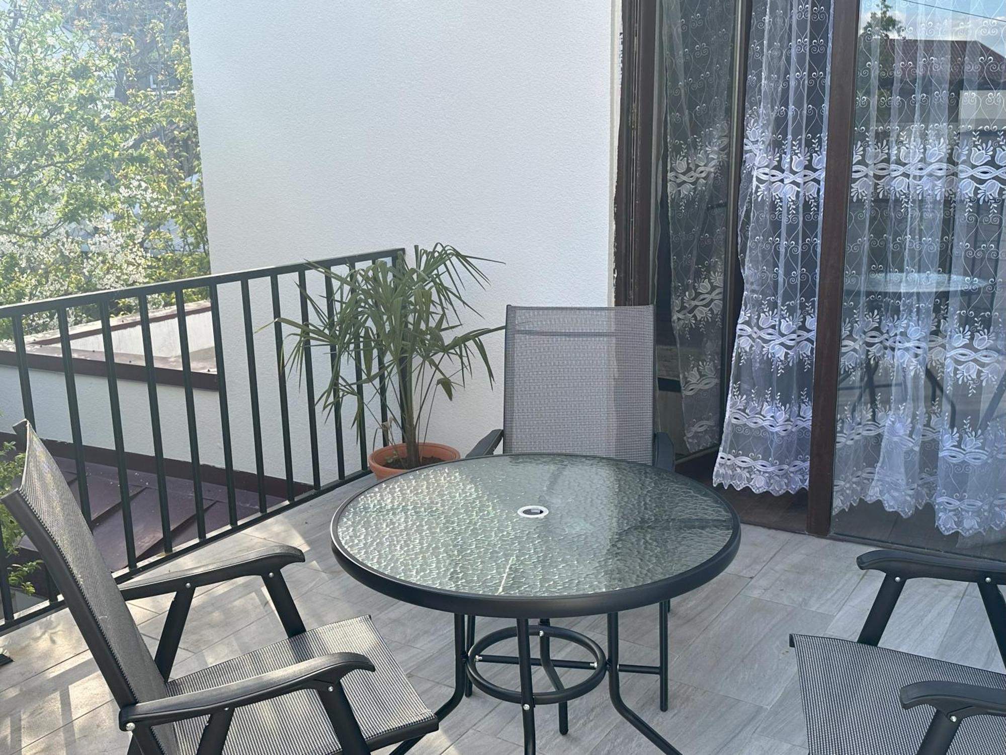 Three Palms Guest House Tiflis Exterior foto